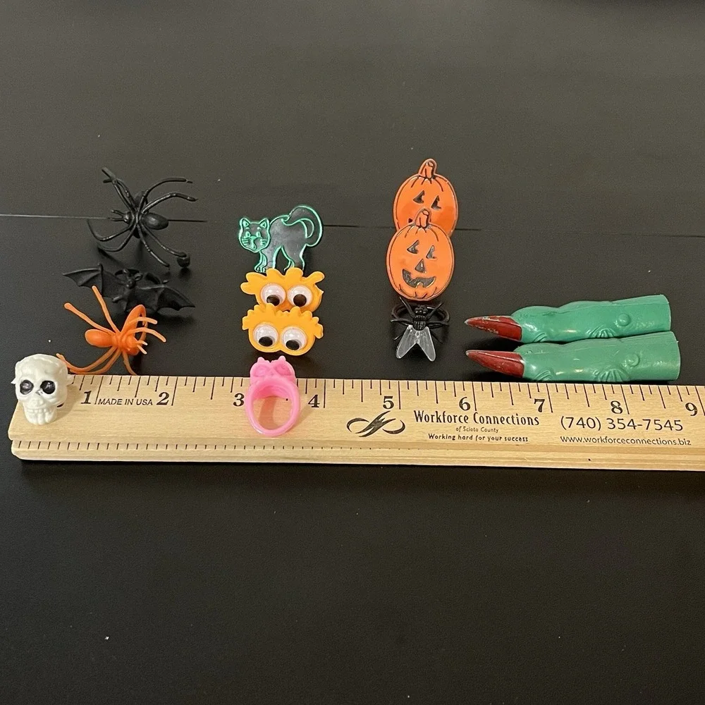 Vintage Halloween Ring Lot Plastic Jack O Lantern Black Cat Skull Witch Fingers